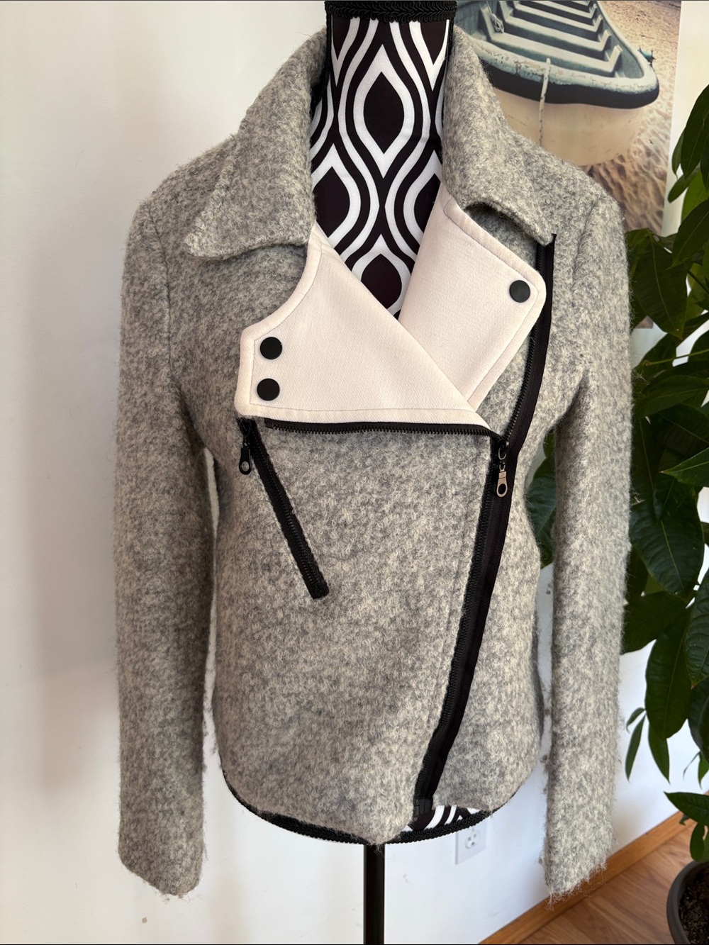 Modern Citizen Gray Wool-Blend Jacket with Cream Contrast Lapel